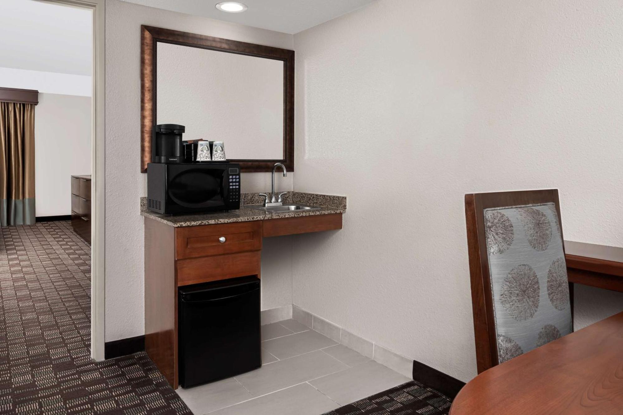 Embassy Suites By Hilton Nashville Airport Екстериор снимка