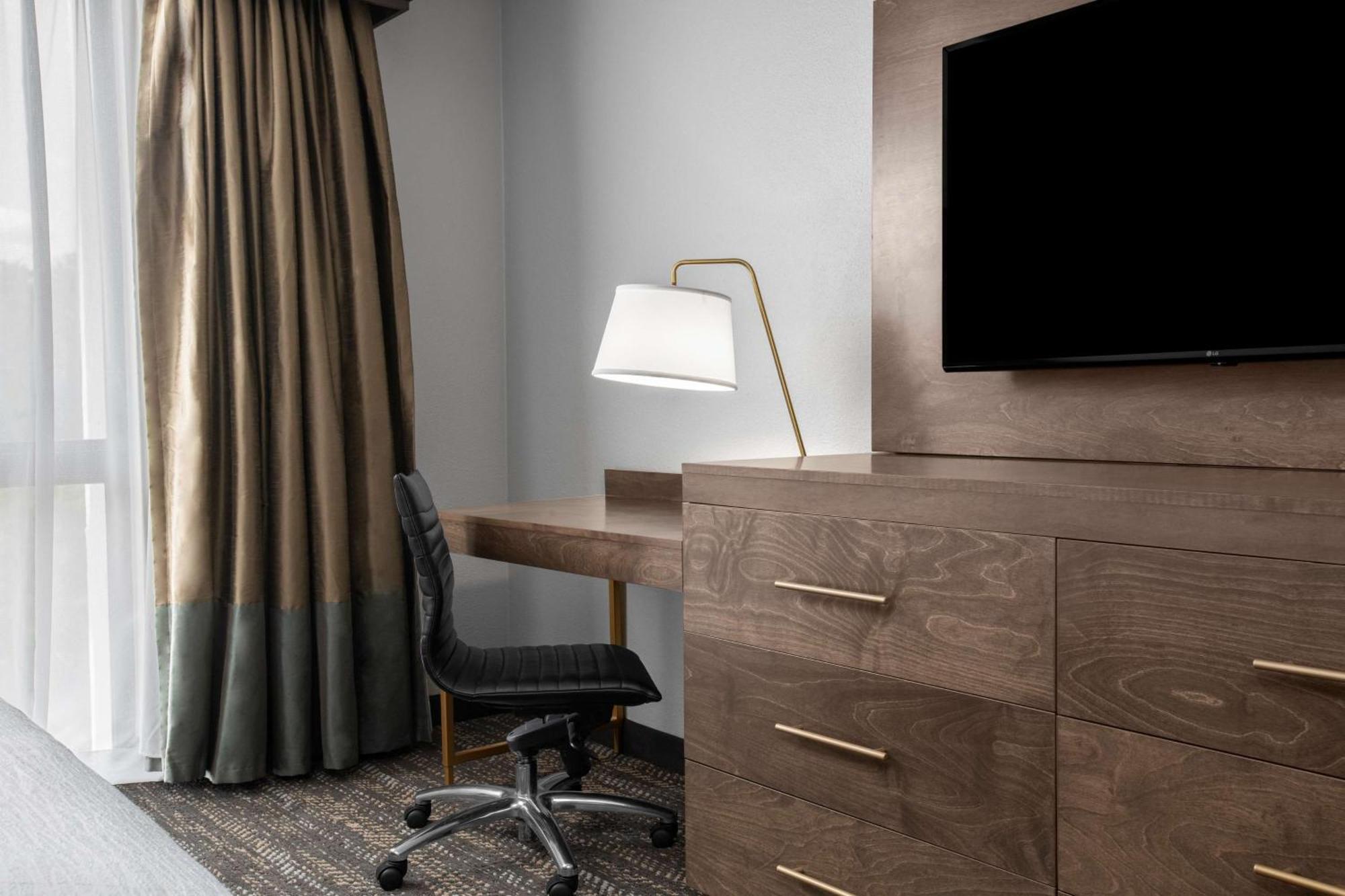 Embassy Suites By Hilton Nashville Airport Екстериор снимка