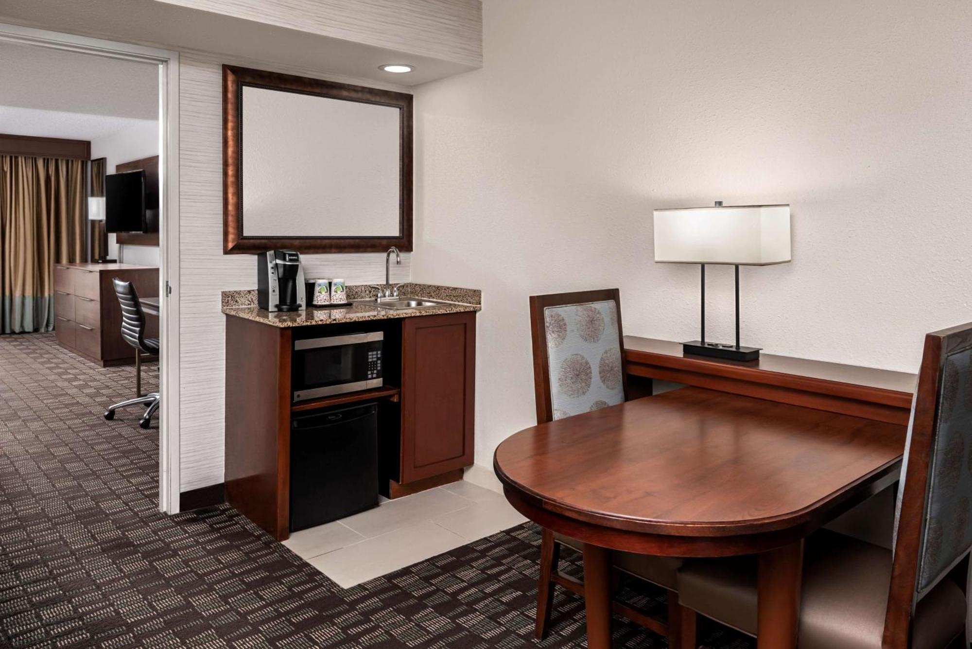 Embassy Suites By Hilton Nashville Airport Екстериор снимка